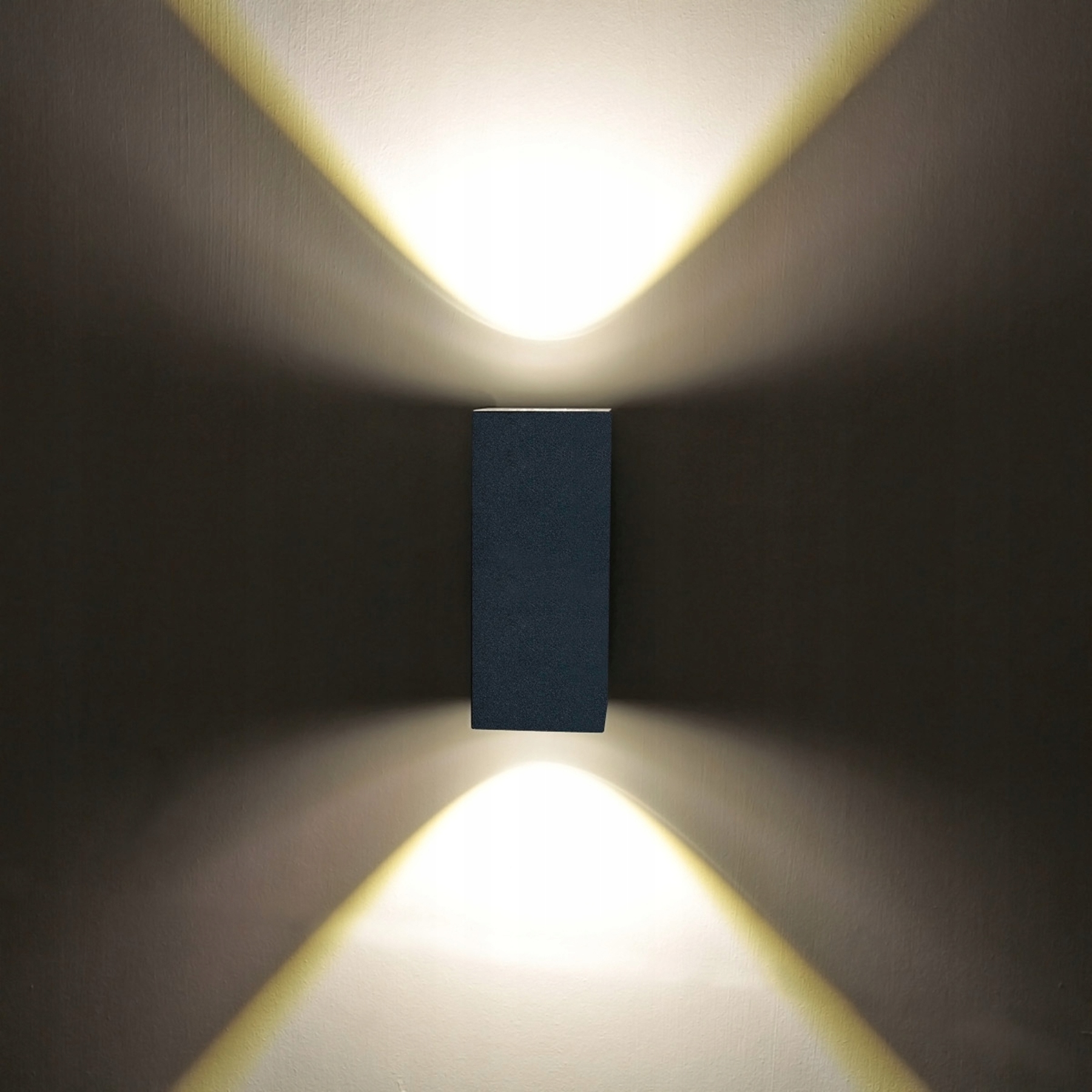 Vonkajšie fasádne svietidlo - Lucande externý SCONCE TAVI A + IP54, čierna