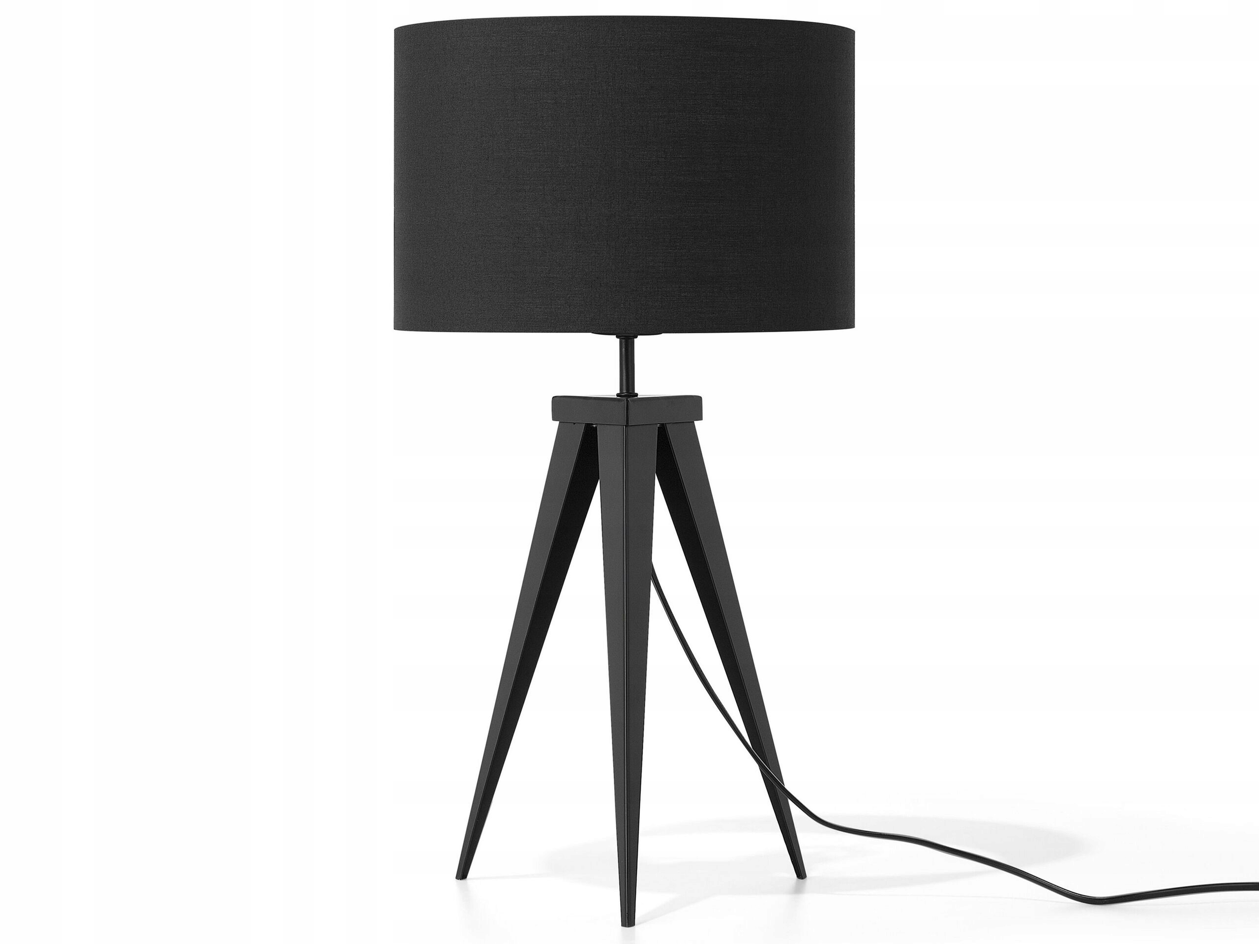 Čierna lampa v čiernej farbe