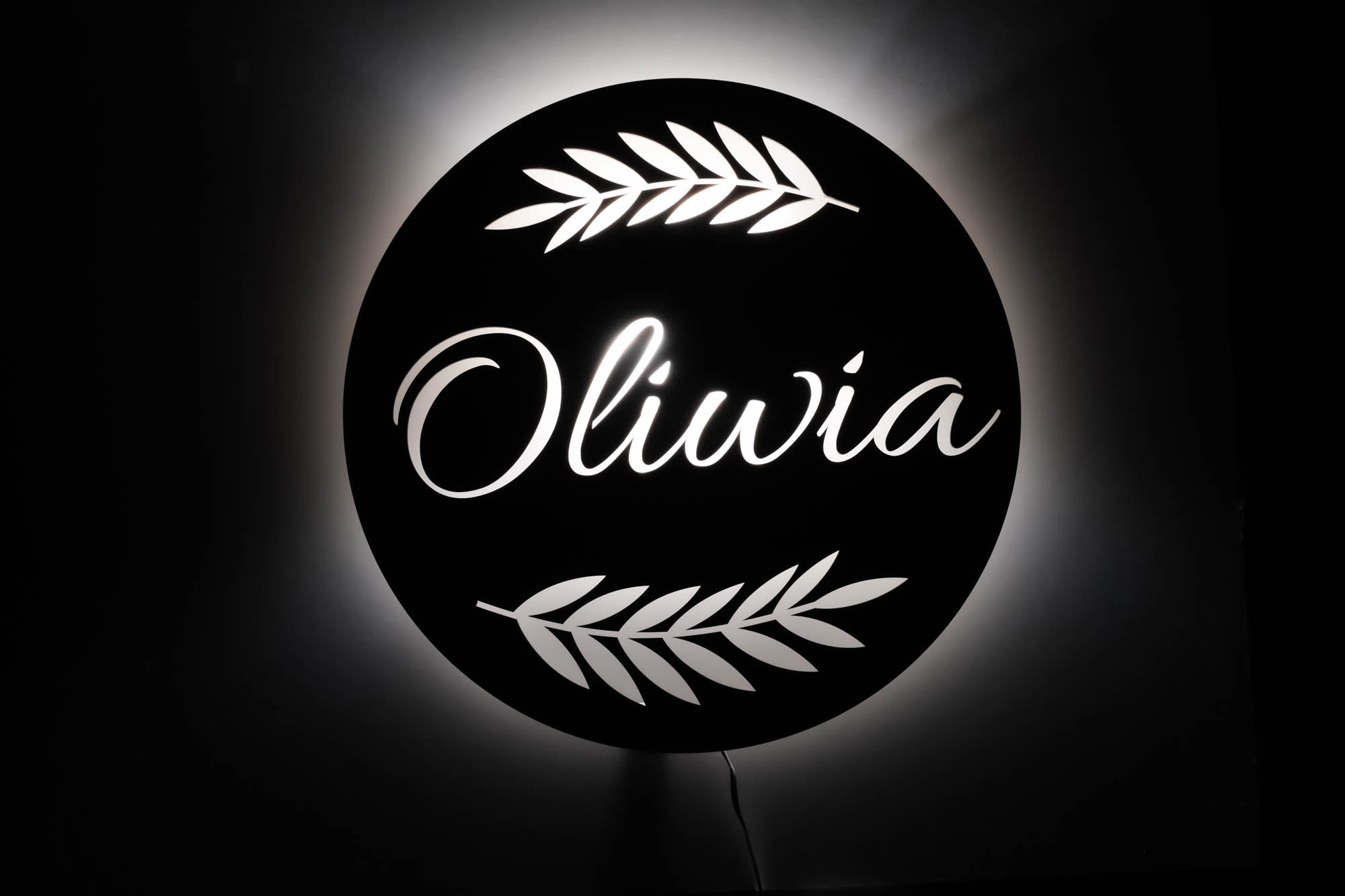 Okrúhla drevená LED lampa s názvom 37 cm